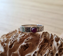 Load image into Gallery viewer, Ruby Cabochon Embossed Band Ring