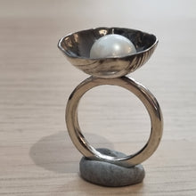 Load image into Gallery viewer, Pearl & Sterling Silver Ring