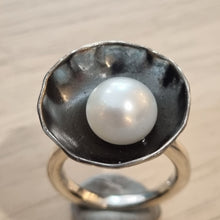 Load image into Gallery viewer, Pearl & Sterling Silver Ring