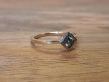 Load image into Gallery viewer, Yellow/Green Sapphire Ring