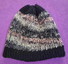 Load image into Gallery viewer, Reverseable beanie - black / black, grey and salmon
