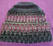 Load image into Gallery viewer, Flat top beanie  - black/grey with a hint of burgandy/pink
