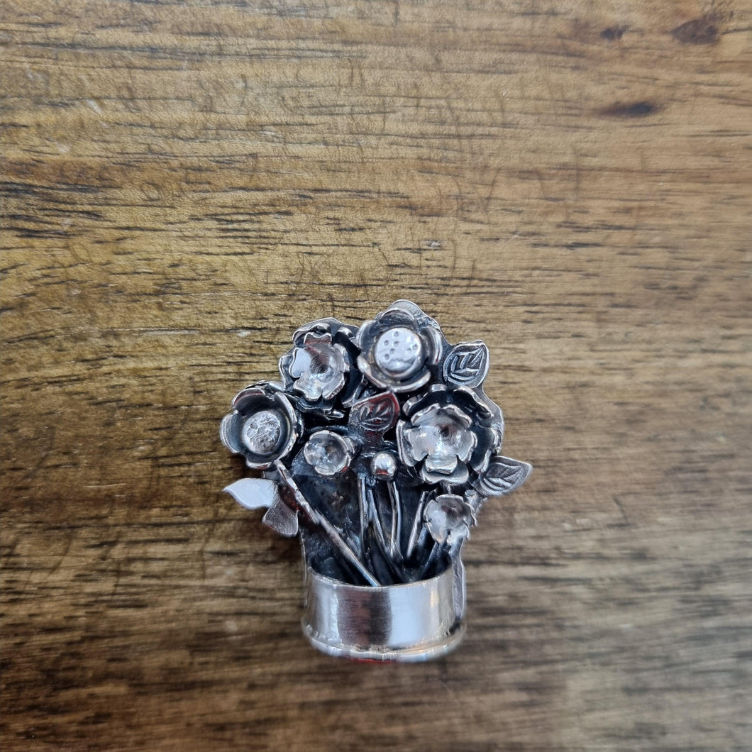 Flower bouquet brooch