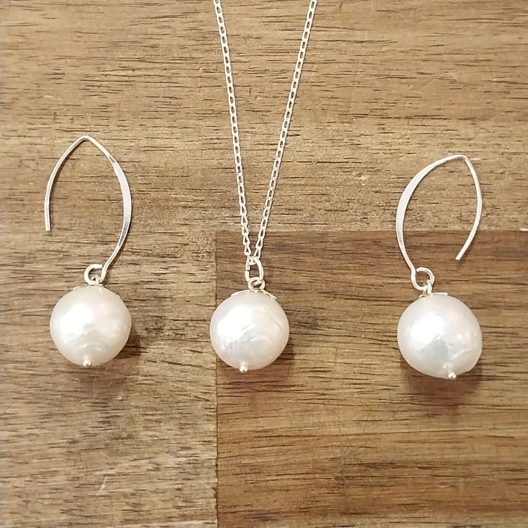 Edison Fresh Water Pearl Pendant with Matching Earrings
