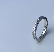 Load image into Gallery viewer, Beaten Wave Ring
