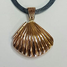 Load image into Gallery viewer, Seashell Locket/Pendant 375 Pink Gold
